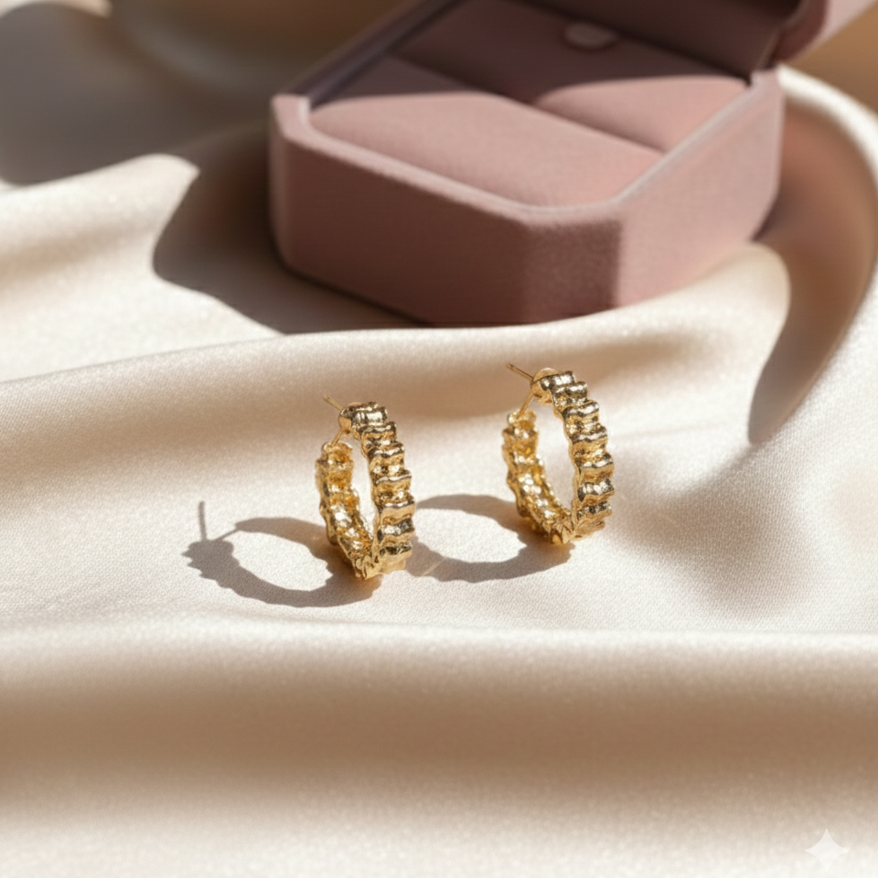 Minimal fashion earrings by Aurakaai for everyday wear