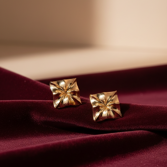 Elegant statement earrings by Aurakaai